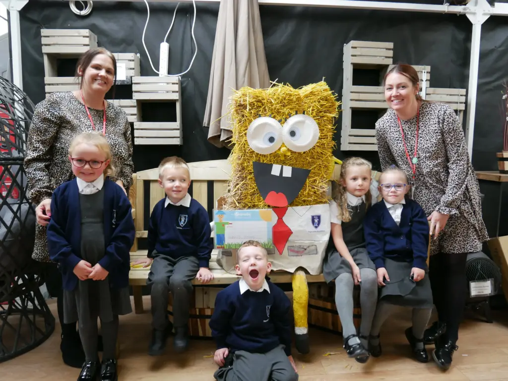 Reynolds pupils with their SpongeBob Scarecrow